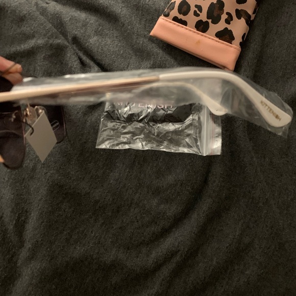 NWT Kittenish rose gold sunglasses - Picture 2 of 3